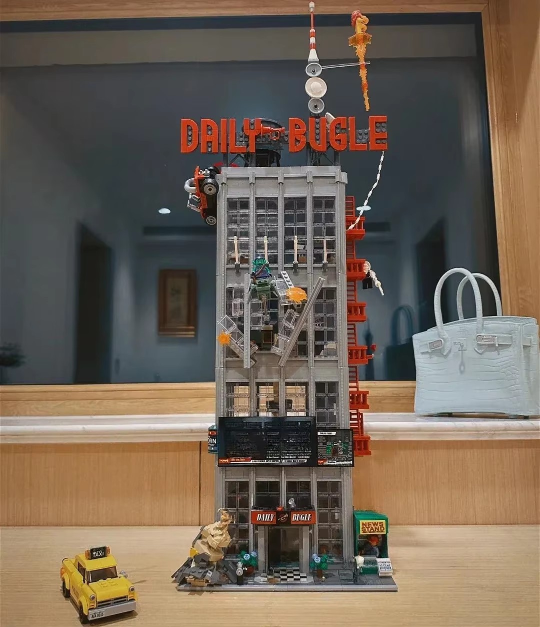New MOC Red Newspaper Office B - Home Office Building 评论和价格