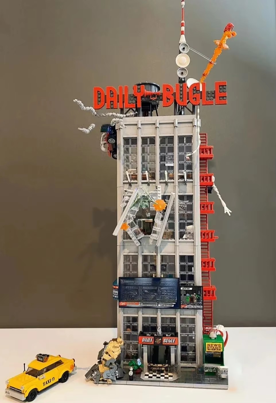 New MOC Red Newspaper Office B - Home Office Building 评论和价格