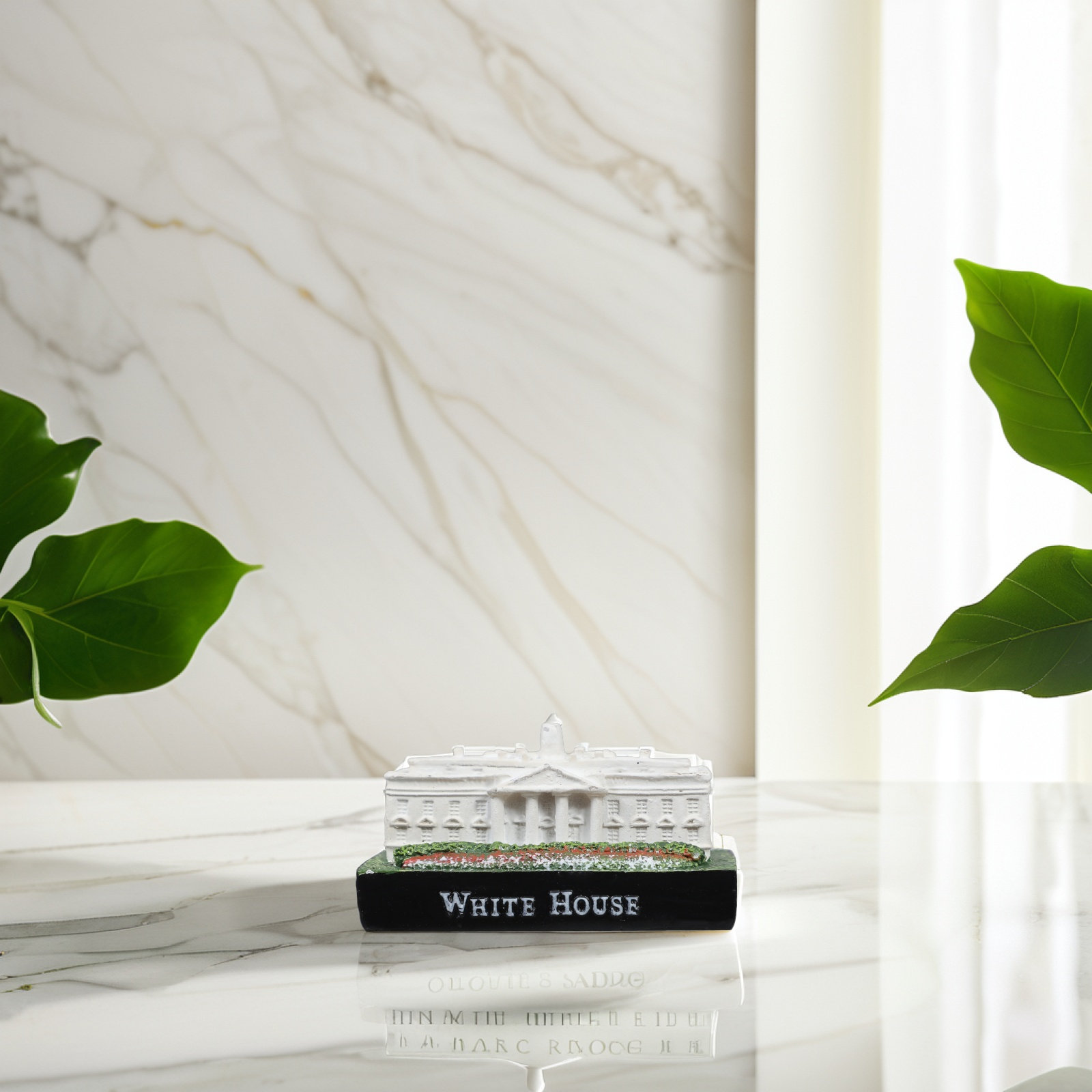 Elegant White House Resin Stat - Home Office Building 评论和价格
